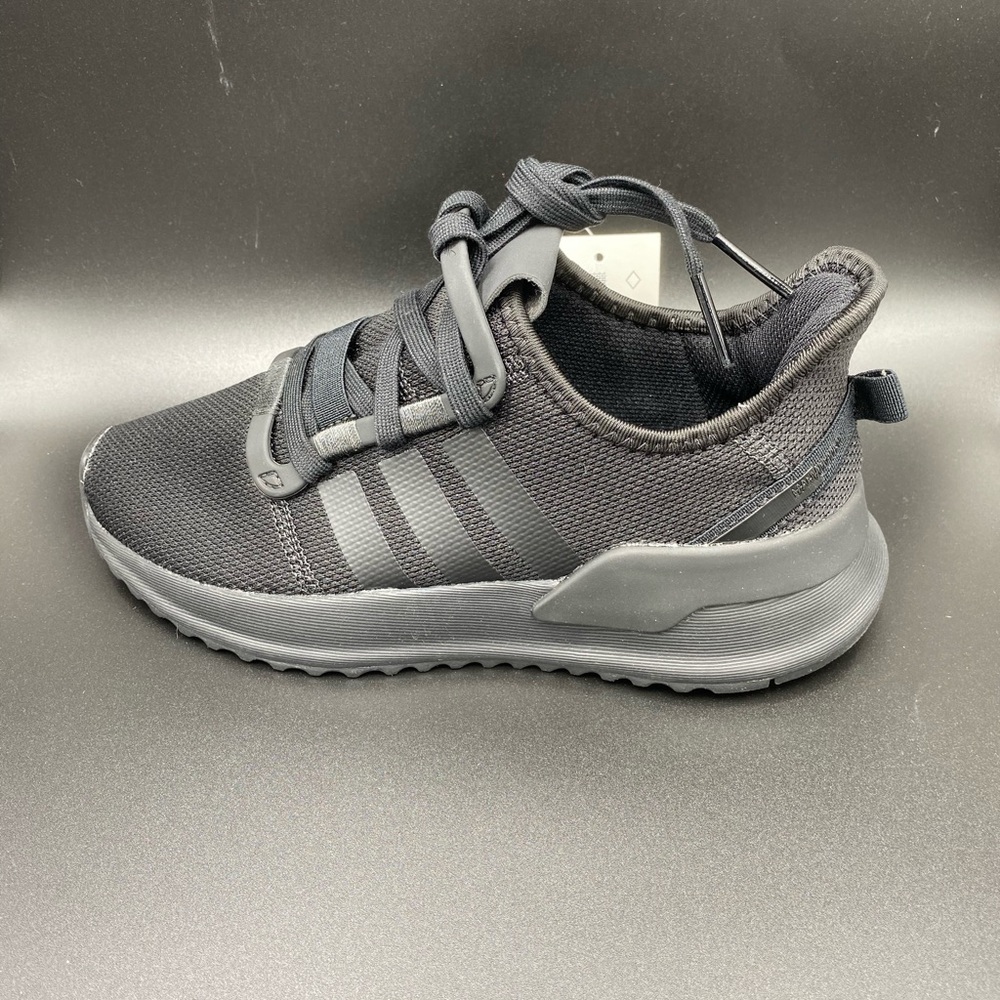 - Adidas Black U Path Run unisex Youth sneakers